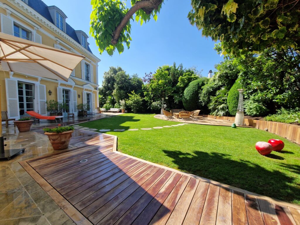 Entretien et tonte soignée d’un jardin privé – Paris